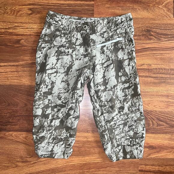 Helly Hansen Camo Hiking Athletic Cropped Pants Womens Size Small - Picture 1 of 7